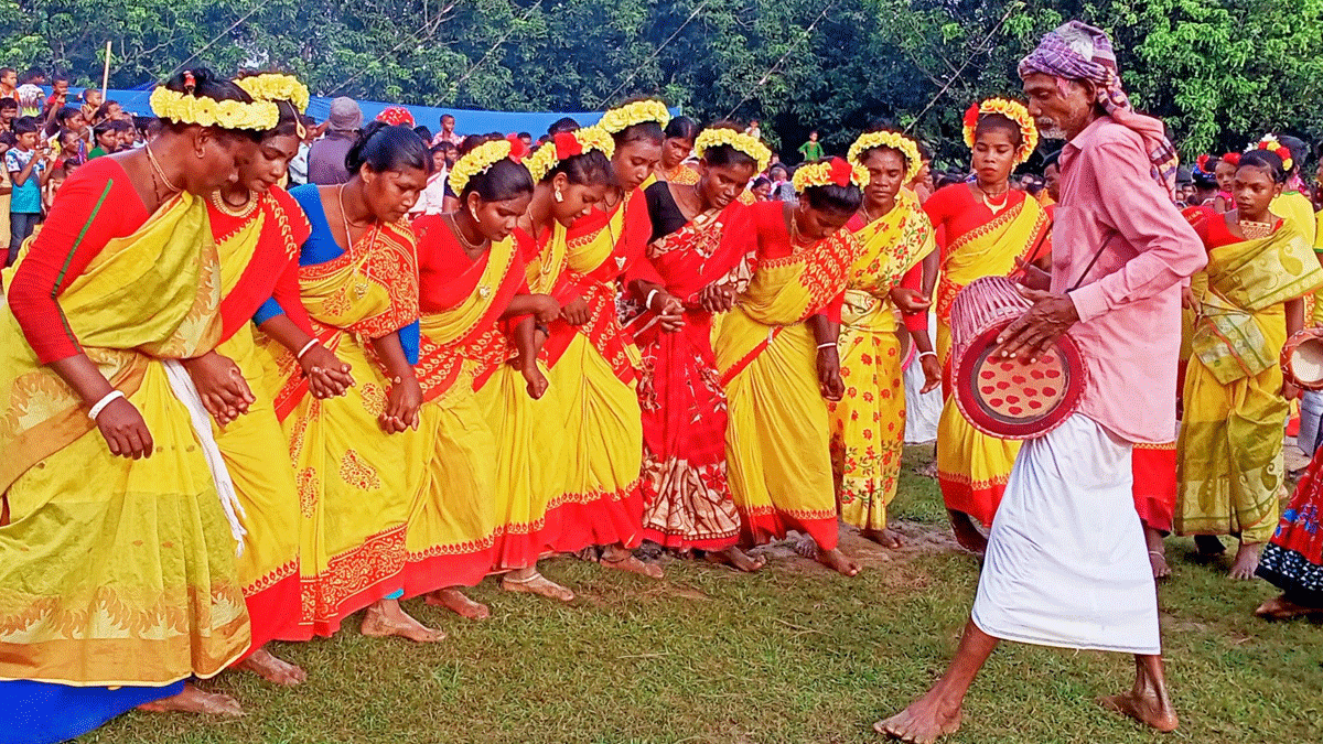 আদিবাসী জনগোষ্ঠীর ঐতিহ্য ও সংস্কৃতির অনন্য উৎসব কারাম পরব
